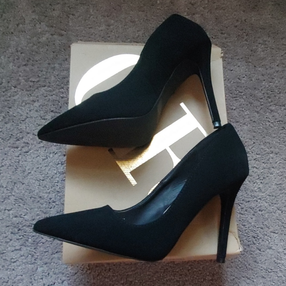 Heels - Picture 2 of 4